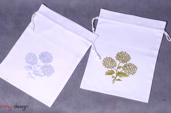 Laundry bag with 3 mimosa flowers